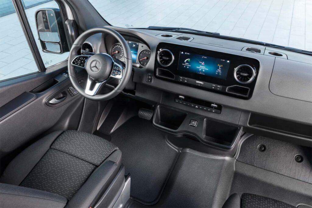 Luxus Minibus mieten 8 Personen in München Mercedes Benz Luxusausstattung
