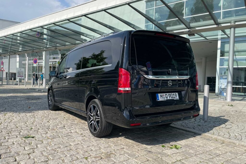 Luxus Minibus mieten 6-Sitzer München Mercedes Benz mit Chauffeur