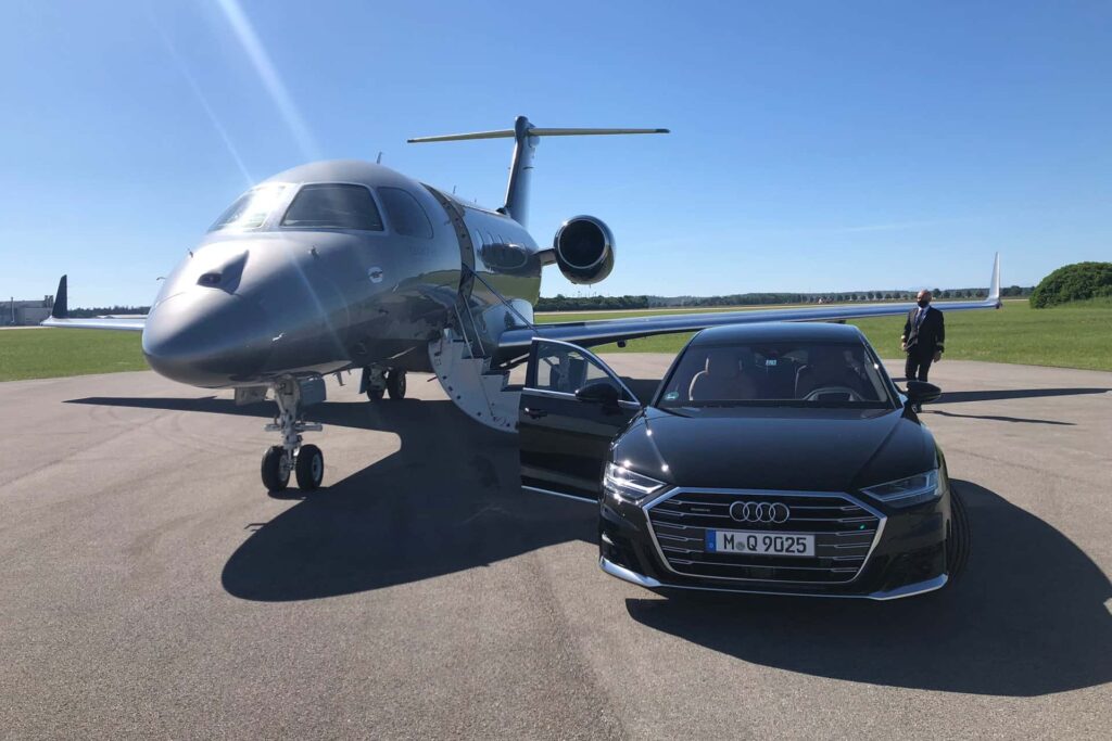 Private Jet Rollfeld Abholung mit Limousine Audi A 8 Langversion Quattro  München