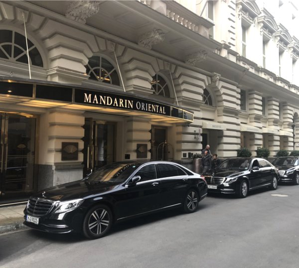 Hotel zur Allianz Arena Shuttle mit Chauffeur und Limousine