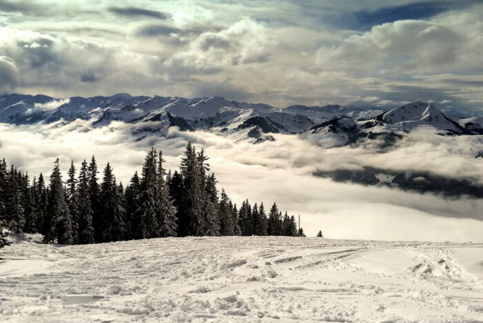 Luxus Shuttle in die Ski Gebiete von Kitzbühel - zum Skifahren mit Chauffeur und Limousine