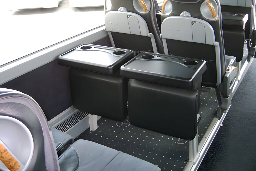 Luxus Reisebus mieten in München für 24 Personen mit Ledersitzen Schlafsitzen Komfort
