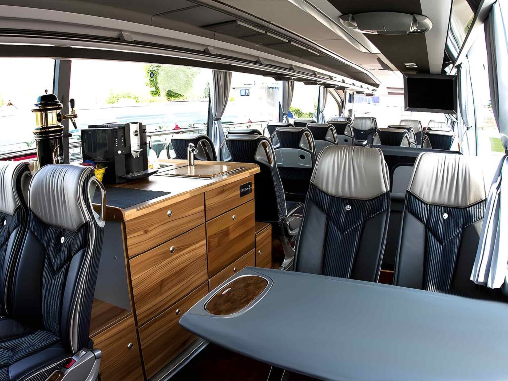 Luxus Reisebus für 34 Personen mieten mit Küche, Kaffee, Tee, Kühlschrank