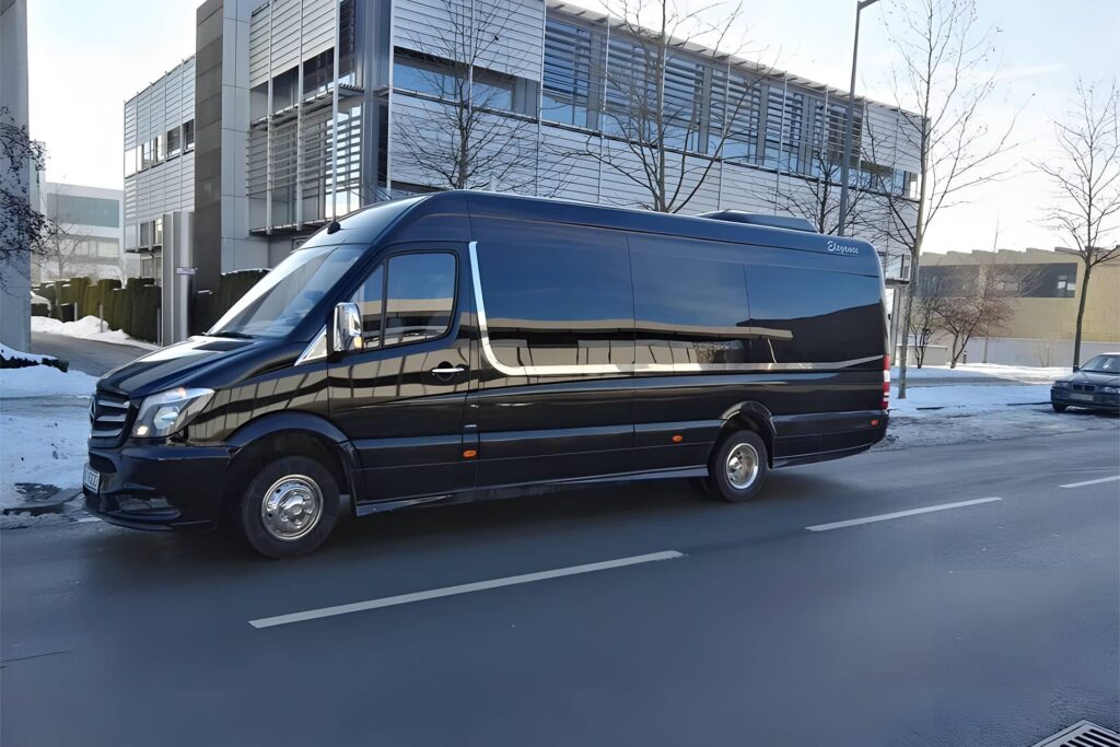 Luxus Kleinbus mieten 20-Sitzer München Mercedes Benz mit Fahrer