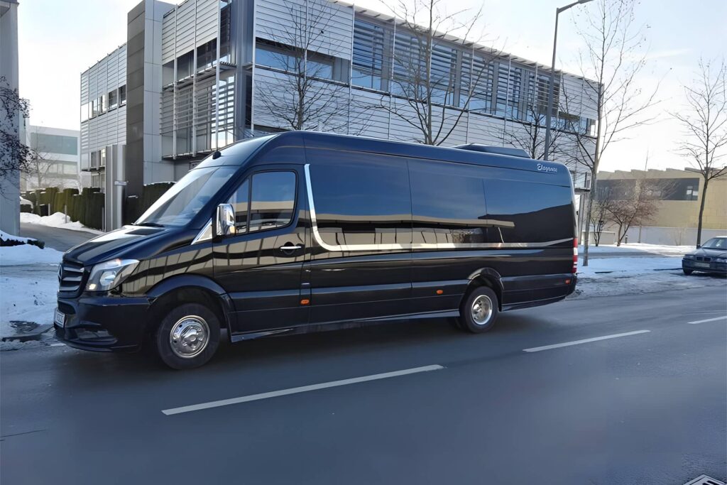 Luxus Kleinbus mieten 16-Sitzer mit Fahrer in München