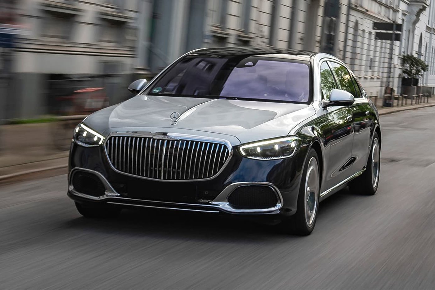 Mercedes Maybach Limousine mieten in München mit Chauffeur