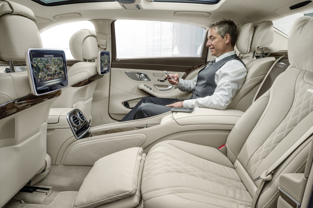 Munich airport transfer shuttle service - example of our luxurious Mercedes Maybach limousines
